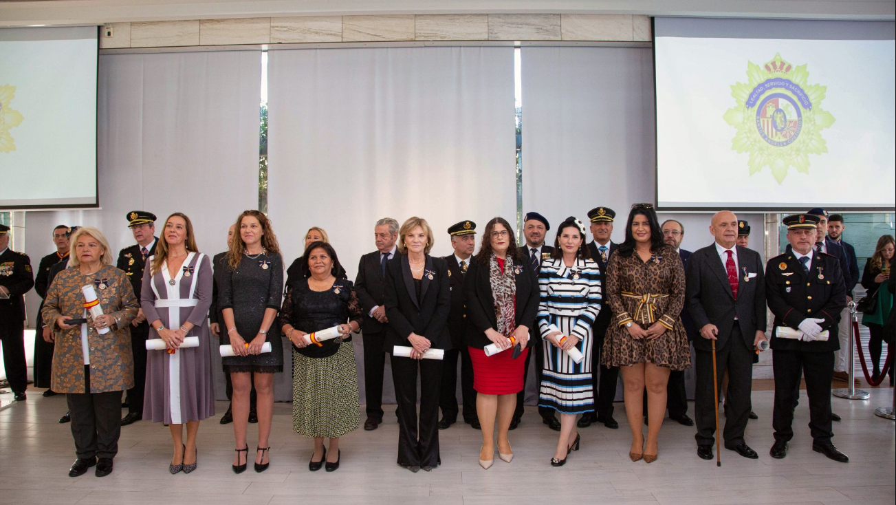 Entrega de la Medalla al Mérito de los Santos Ángeles Custodios