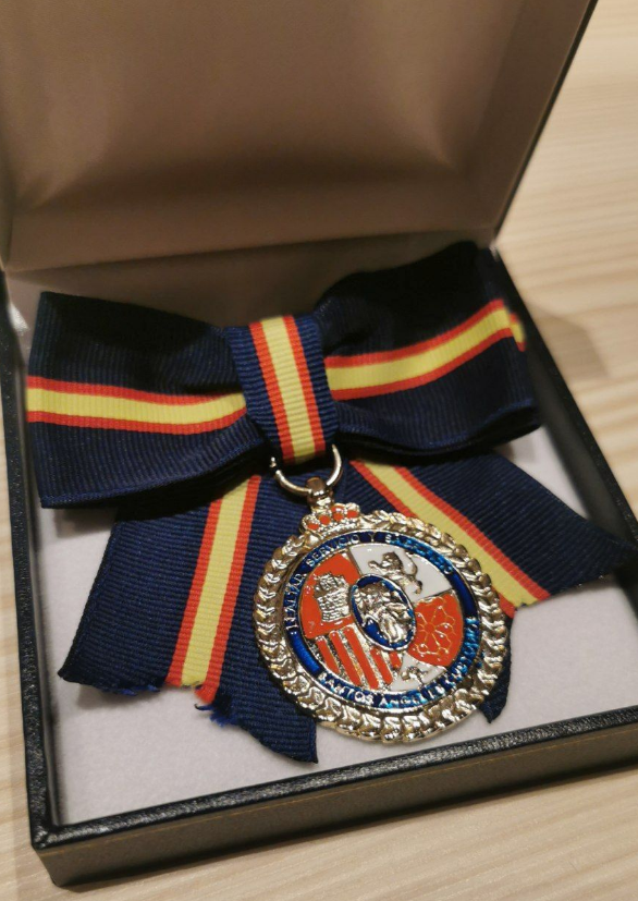 Medalla entregada a Cristina Collado.