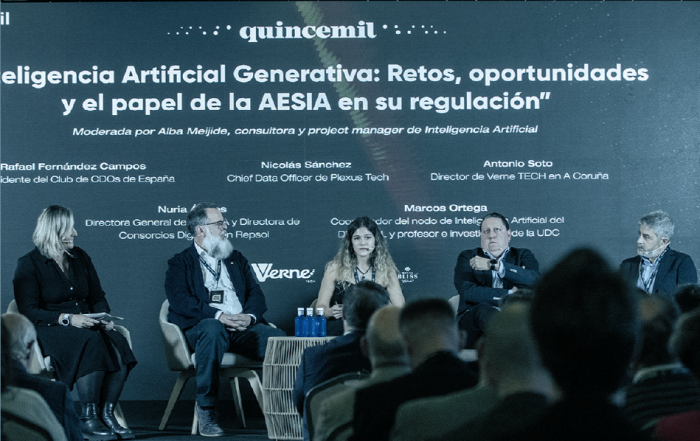 Mesa de debate sobre IA Generativa, con Nicolás Sánchez Roel, en el I Foro Empresa e IA del diario Quincemil