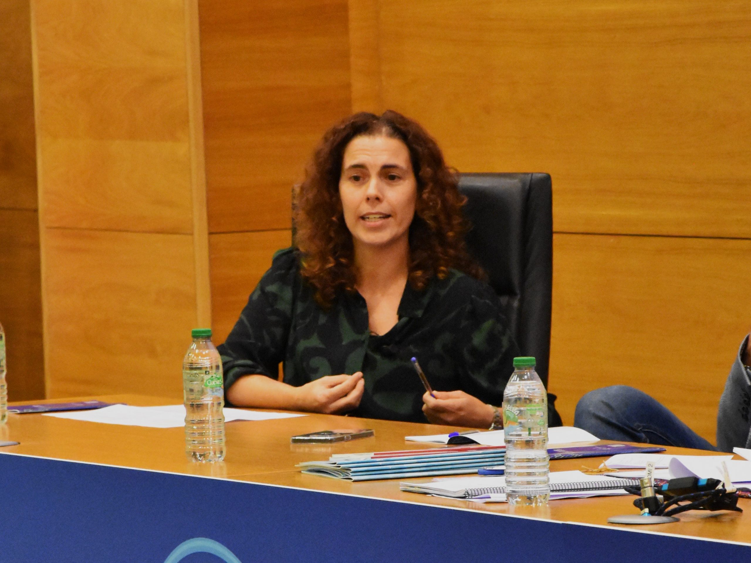 Marta Arca, directora de desarrollo de Plexus Tech, en la Facultad de Matemáticas de la USC durante el debate