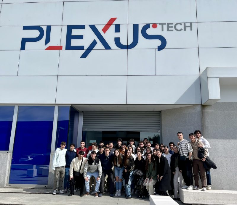Visita de los alumnos del Grado en Empresa y Tecnología a la sede central de Plexus Tech