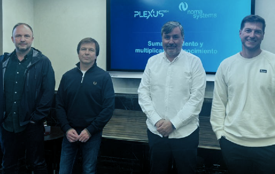 Jose Viña, Director General de Plexus Tech; Enrique Marcote, cofundador de Nomasystems; Antonio Agrasar, Fundador y CEO de Plexus Tech; y Miguel Rubinos, cofundador de Nomasystems.