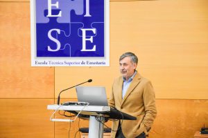Antonio Agrasar durante su ponencia en los actos del patrón de la ETSE.