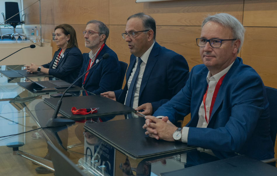 En primeiro plano, José Manuel Chao Ardao, socio director de Plexus Tech, en el Curso de Verano de la Cátedra USC-Plexus sobre IA y Medicina Personalizada de Precisión.