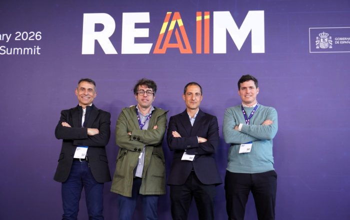Equipo del Área de Defensa y Seguridad en la III Cumbre REAIM.