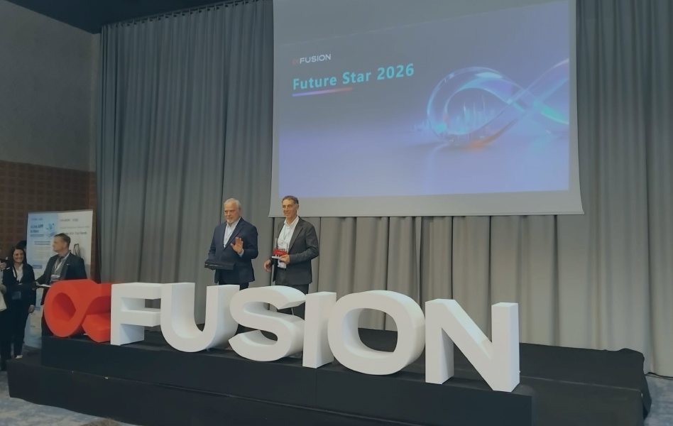 Mateo Linares recogió el premio de xFusion en la cumbre celebrada en Mallorca.