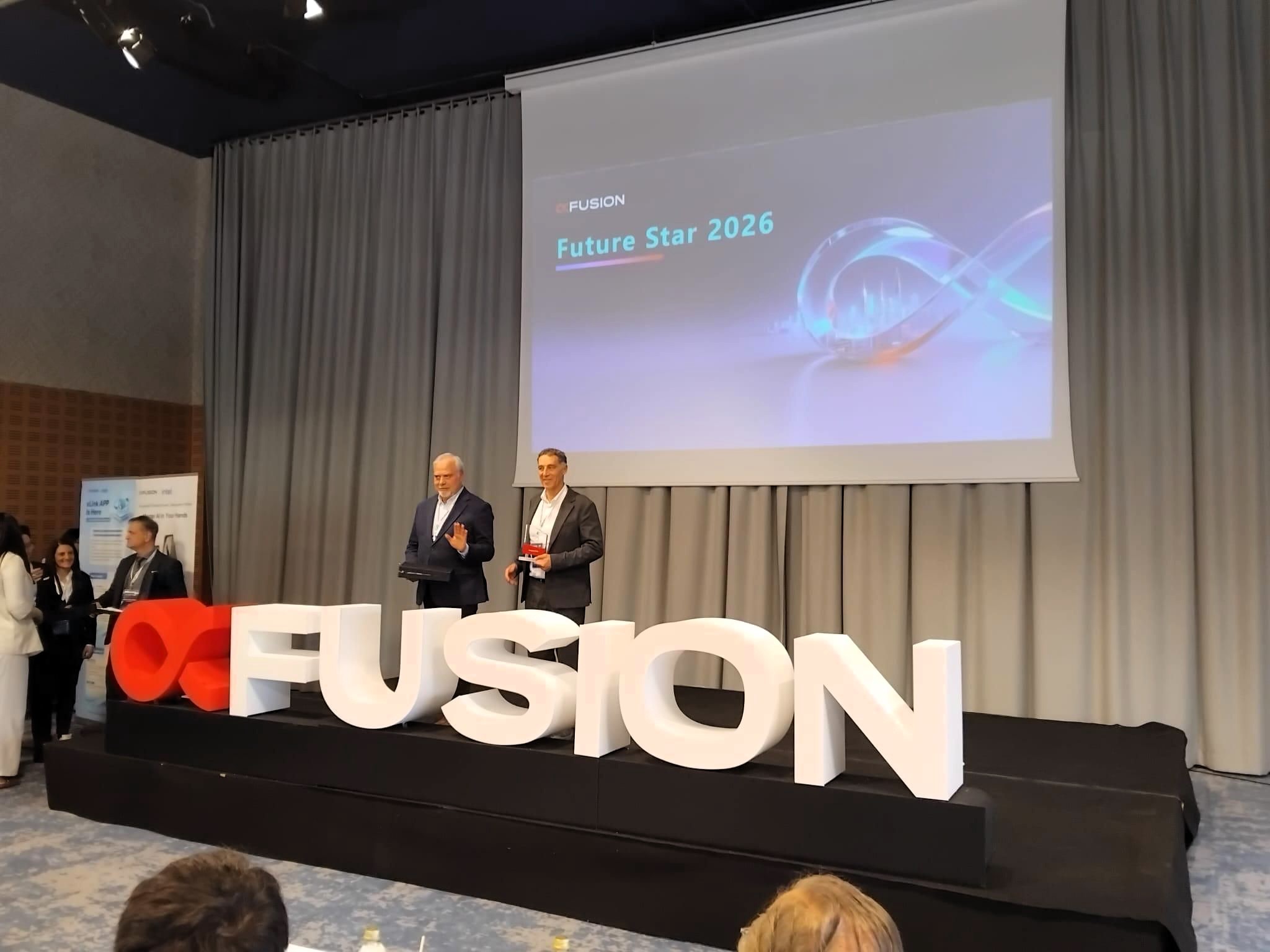 Mateo Linares recogió el premio de xFusion en la cumbre celebrada en Mallorca.