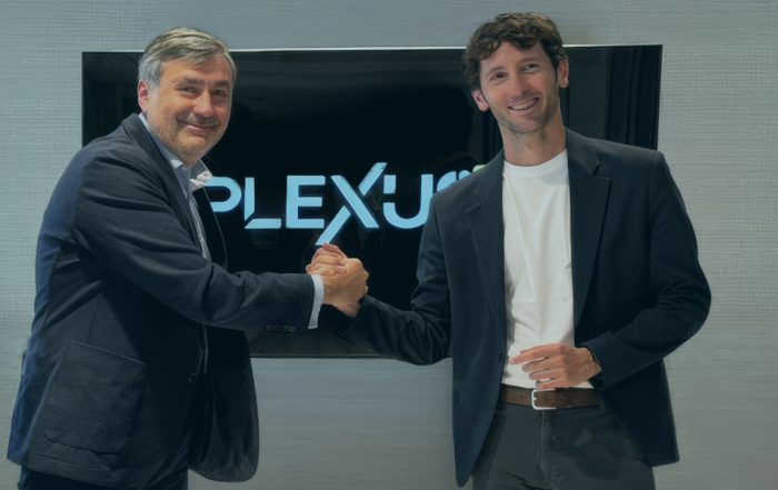 Antonio Agrasar, fundador y CEO de Plexus Tech, junto a Esteban Granero, fundador y CEO de Olocip, en el lanzamiento de Plexus Sport