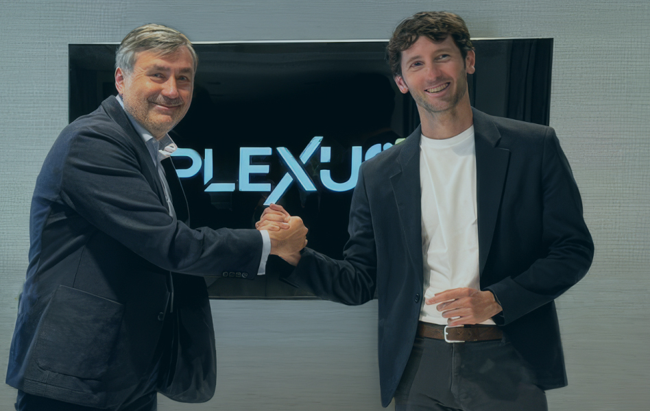 Antonio Agrasar, fundador y CEO de Plexus Tech, junto a Esteban Granero, fundador y CEO de Olocip, en el lanzamiento de Plexus Sport