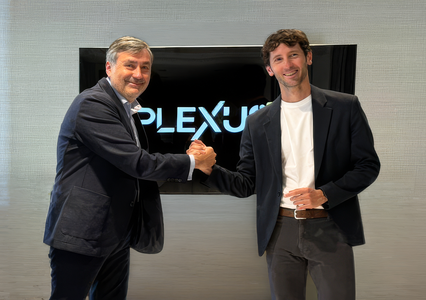 Antonio Agrasar, fundador y CEO de Plexus Tech, junto a Esteban Granero, fundador y CEO de Olocip, en el lanzamiento de Plexus Sport