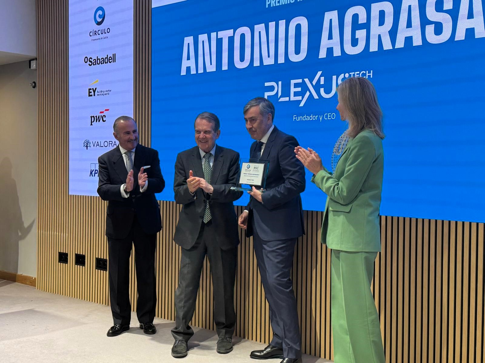 Nuestro fundador y CEO, Antonio Agrasar, recibió el Premio RSC Galicia 2026 de manos de Abel Caballero, alcalde de Vigo.