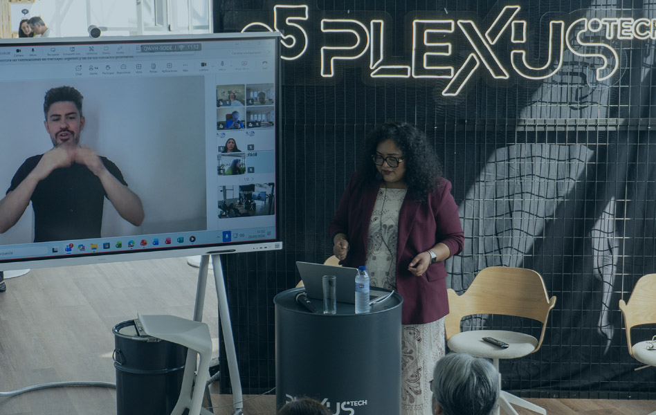Gloria Romero, directora de Accesibilidad de Plexus Tech, presentando el GAAD 2026 Plexus Tech
