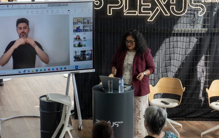 Gloria Romero, directora de Accesibilidad de Plexus Tech, presentando el GAAD 2026 Plexus Tech