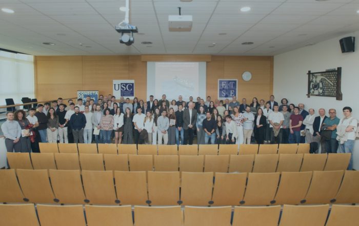 Foto de graduación del primer Grado en IA de la USC, titulación pionera con la que colaboró Plexus Tech.