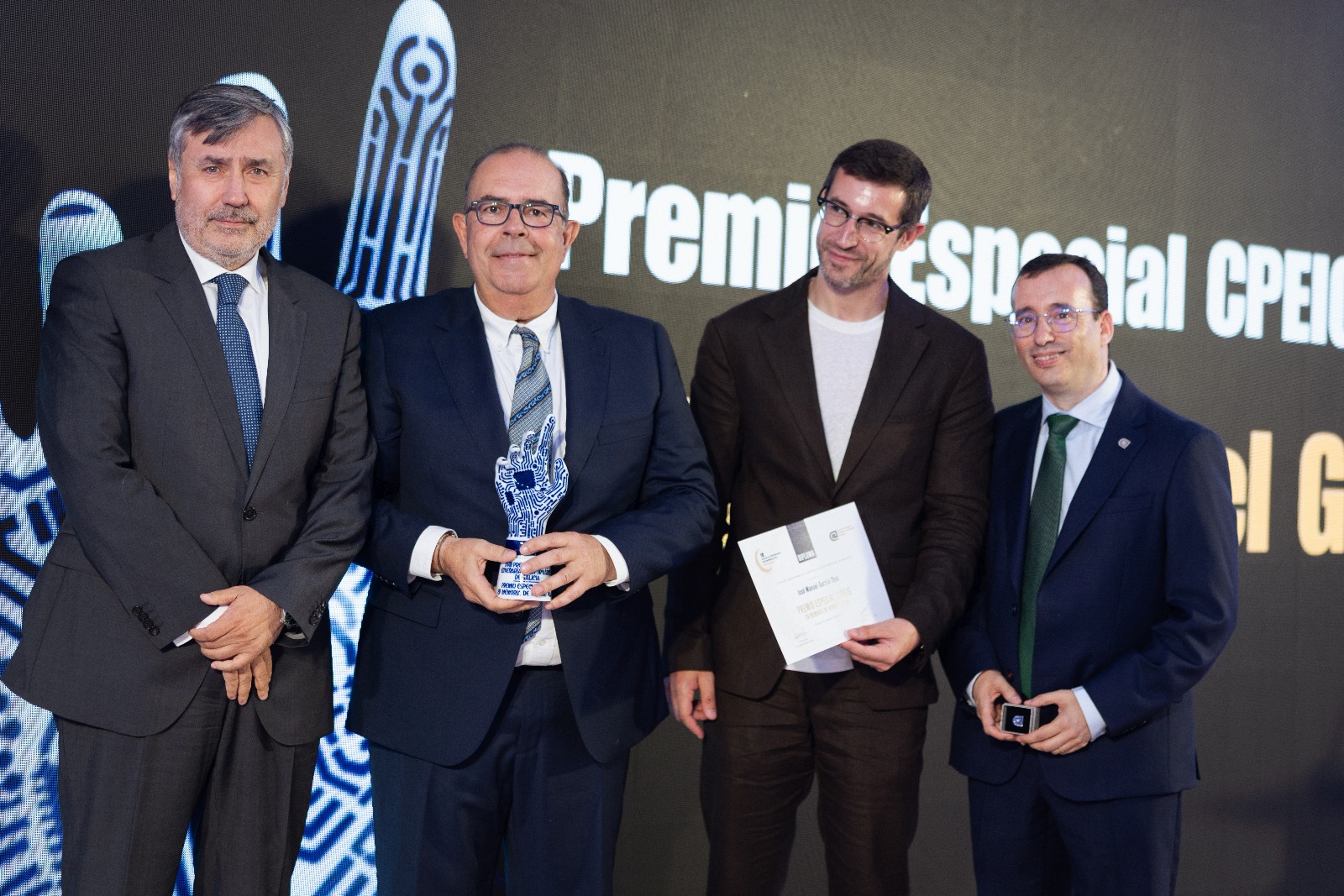 José Manuel García Oya, socio-director de Plexus Tech, fue reconocido por el Colexio de Enxeñaría en Galicia por su trayectoria profesional en A Noite da Enxeñaría en Galicia.