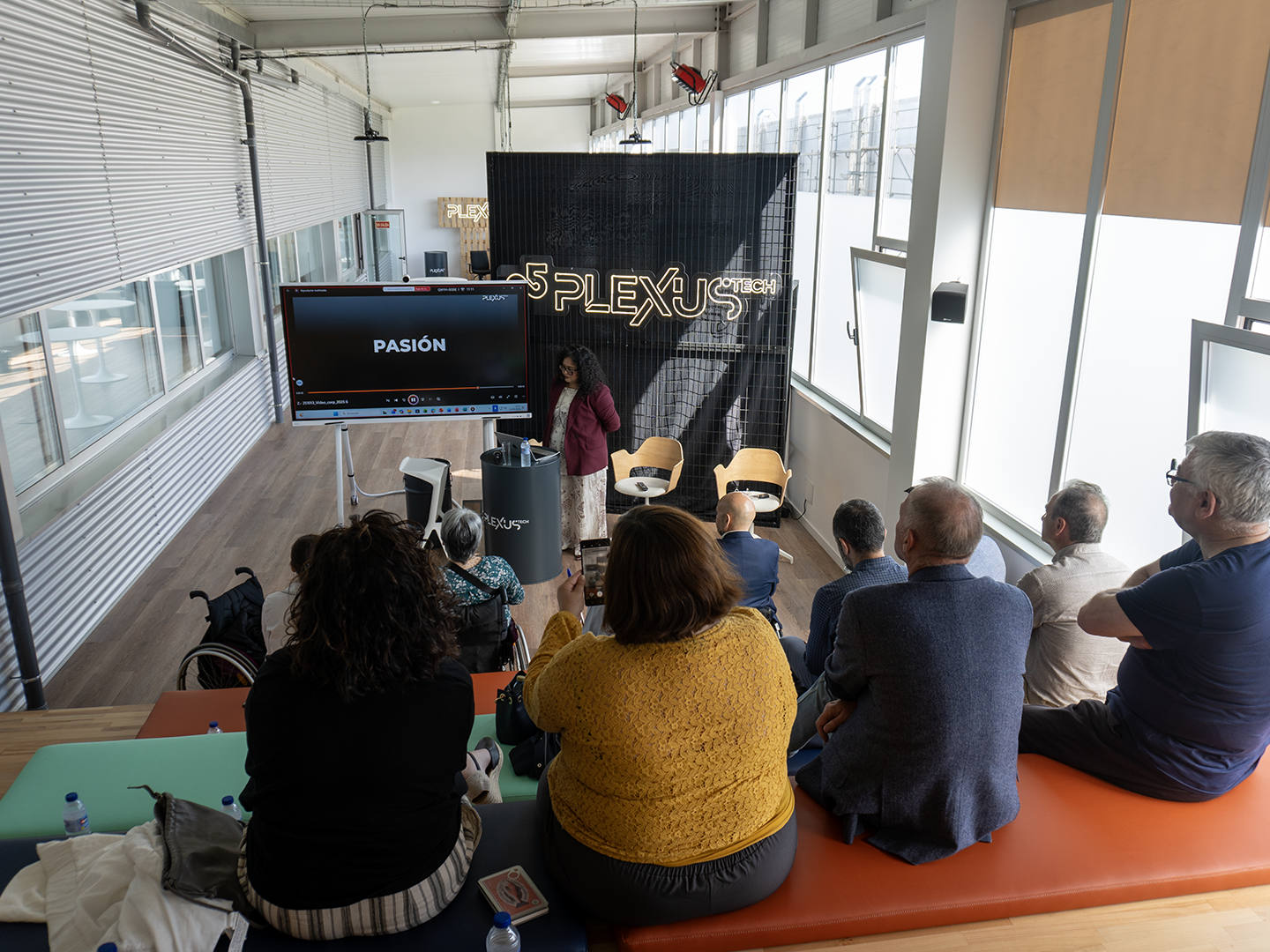 Público presente en la sede de Plexus Tech para la celebración del GAAD.